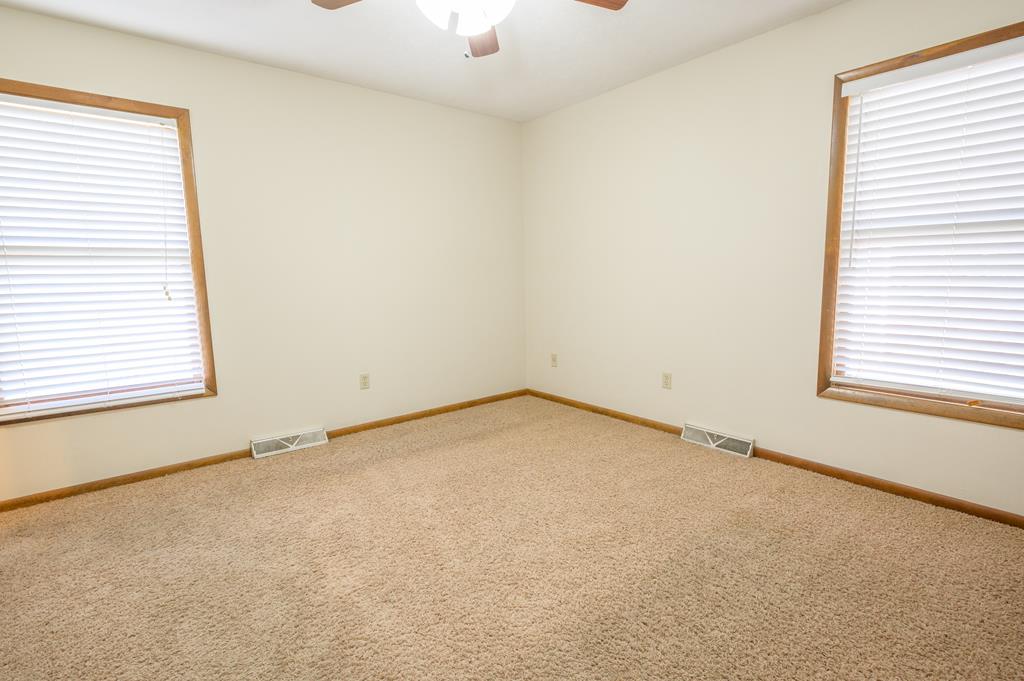 2911 Frederica Street, Owensboro, Kentucky 42303, 3 Bedrooms Bedrooms, ,2 BathroomsBathrooms,Single Family Residence,For Sale,Frederica Street,77735