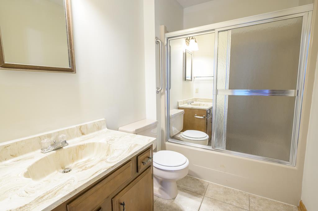 2911 Frederica Street, Owensboro, Kentucky 42303, 3 Bedrooms Bedrooms, ,2 BathroomsBathrooms,Single Family Residence,For Sale,Frederica Street,77735