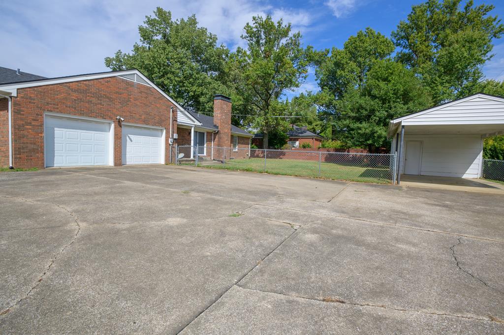 2911 Frederica Street, Owensboro, Kentucky 42303, 3 Bedrooms Bedrooms, ,2 BathroomsBathrooms,Single Family Residence,For Sale,Frederica Street,77735