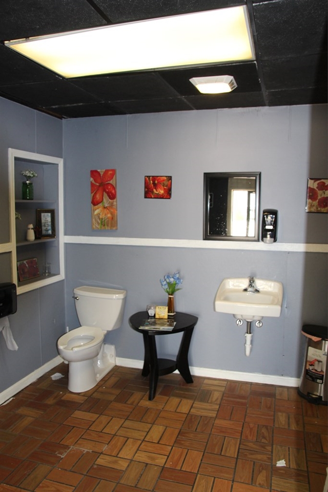 1709 Breckenridge Street, Owensboro, Kentucky 42303, ,Special Purpose,For Sale,Breckenridge Street,78105