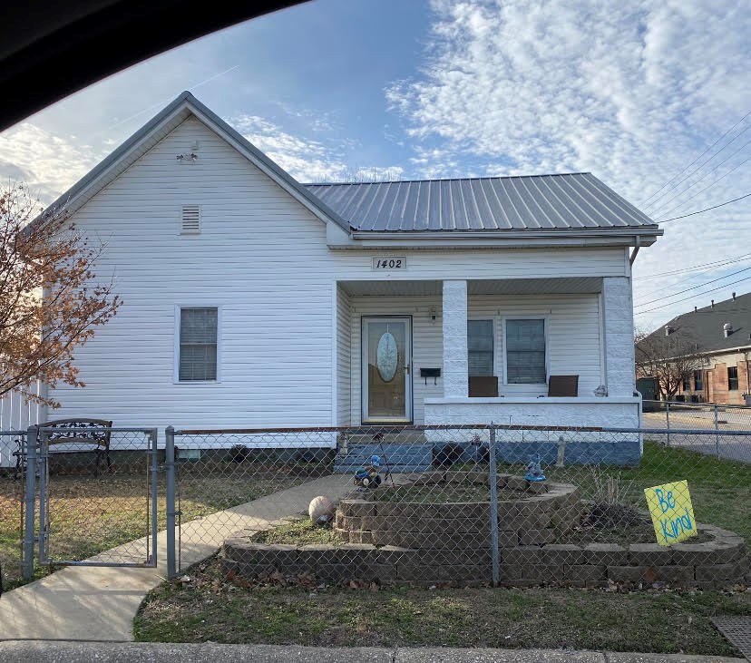 1402 Pearl St, Owensboro, Kentucky 42303, 3 Bedrooms Bedrooms, ,1 BathroomBathrooms,Single Family Residence,For Sale,Pearl St,78158
