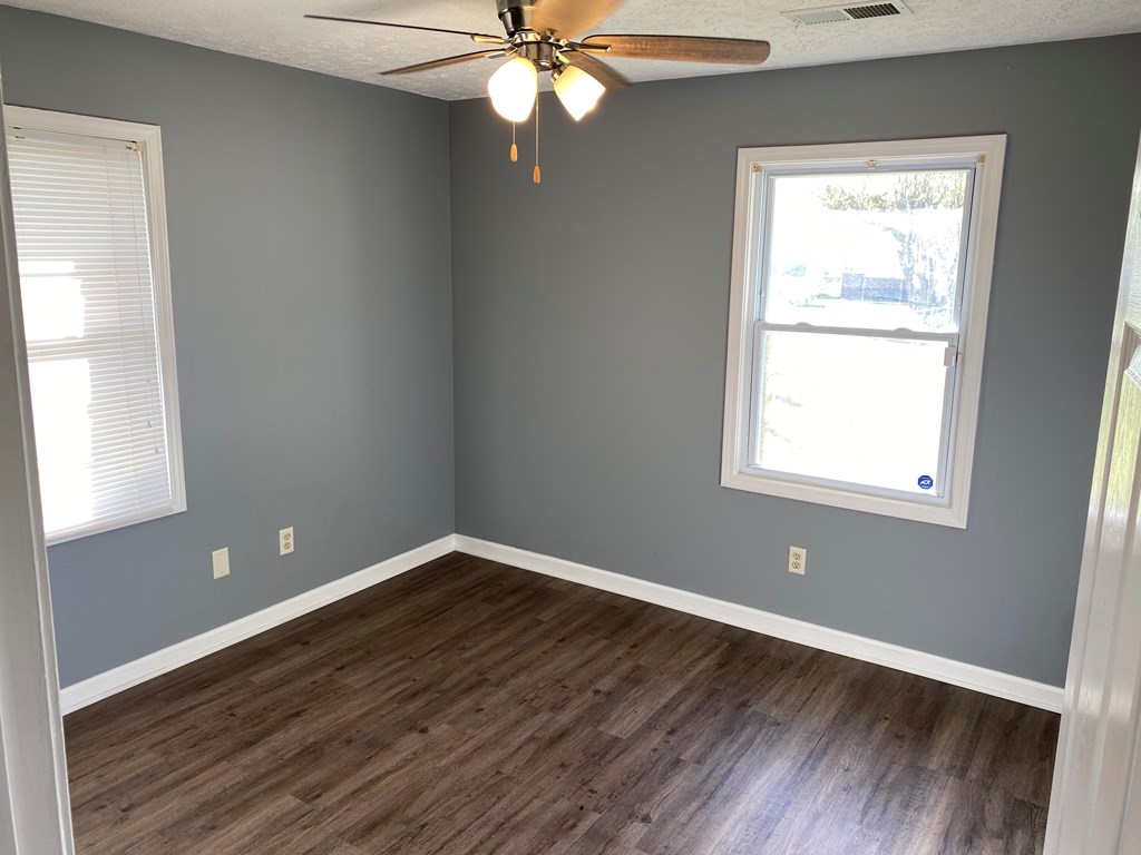 4909 Grandview Dr, Owensboro, Kentucky 42303, 3 Bedrooms Bedrooms, ,1 BathroomBathrooms,Single Family Residence,For Sale,Grandview Dr,78786