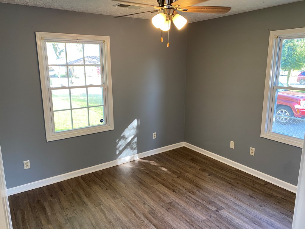 4909 Grandview Dr, Owensboro, Kentucky 42303, 3 Bedrooms Bedrooms, ,1 BathroomBathrooms,Single Family Residence,For Sale,Grandview Dr,78786