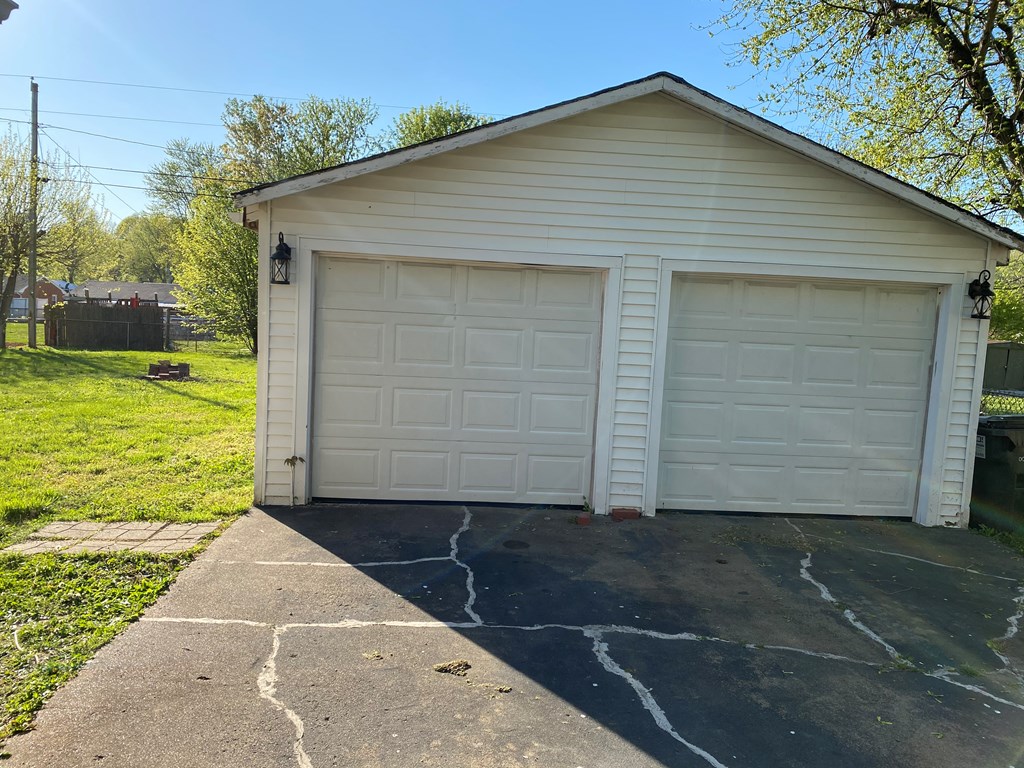 4909 Grandview Dr, Owensboro, Kentucky 42303, 3 Bedrooms Bedrooms, ,1 BathroomBathrooms,Single Family Residence,For Sale,Grandview Dr,78786