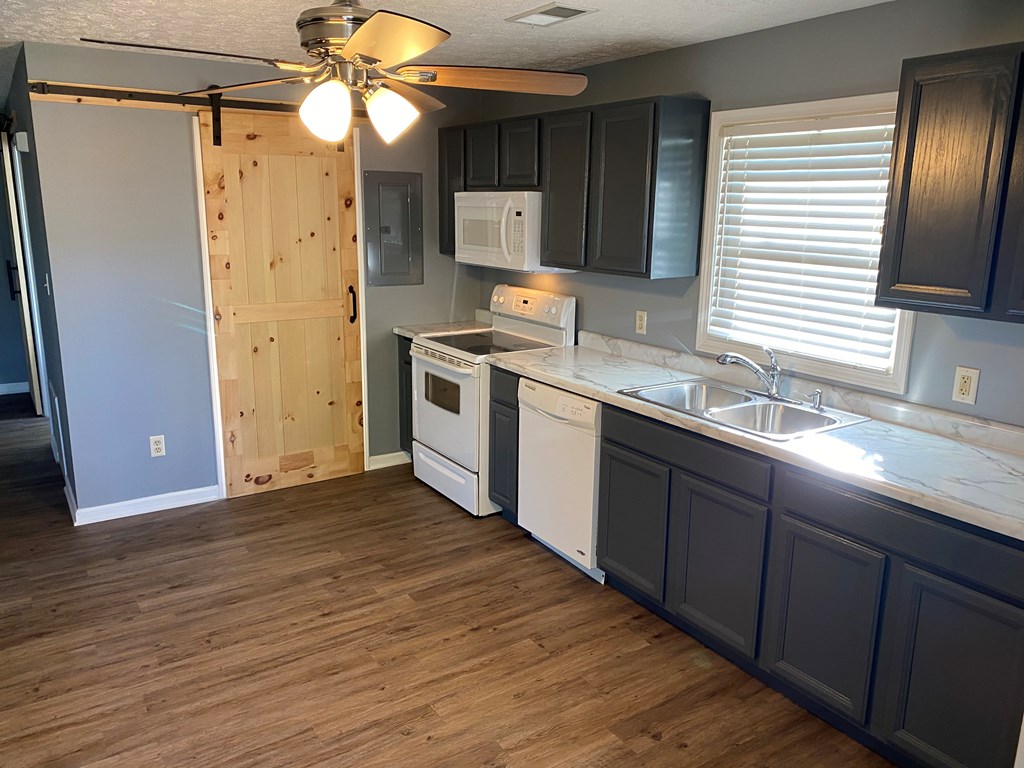 4909 Grandview Dr, Owensboro, Kentucky 42303, 3 Bedrooms Bedrooms, ,1 BathroomBathrooms,Single Family Residence,For Sale,Grandview Dr,78786