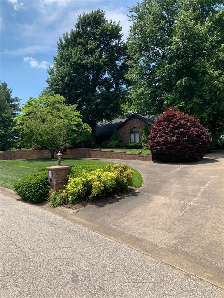 3952 Wood Trace, Owensboro, Kentucky 42303, 3 Bedrooms Bedrooms, ,3 BathroomsBathrooms,Single Family Residence,For Sale,Wood Trace,79098