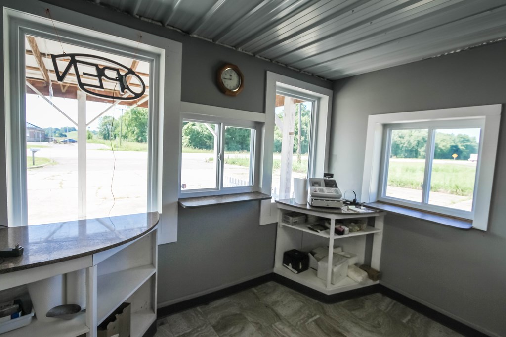 8210 HWY 60W, Lewisport, Kentucky 42351, ,Retail,For Sale,HWY 60W,79580