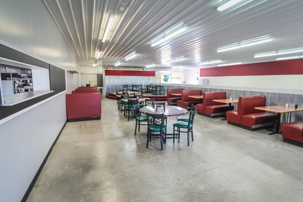 8210 HWY 60W, Lewisport, Kentucky 42351, ,Retail,For Sale,HWY 60W,79580