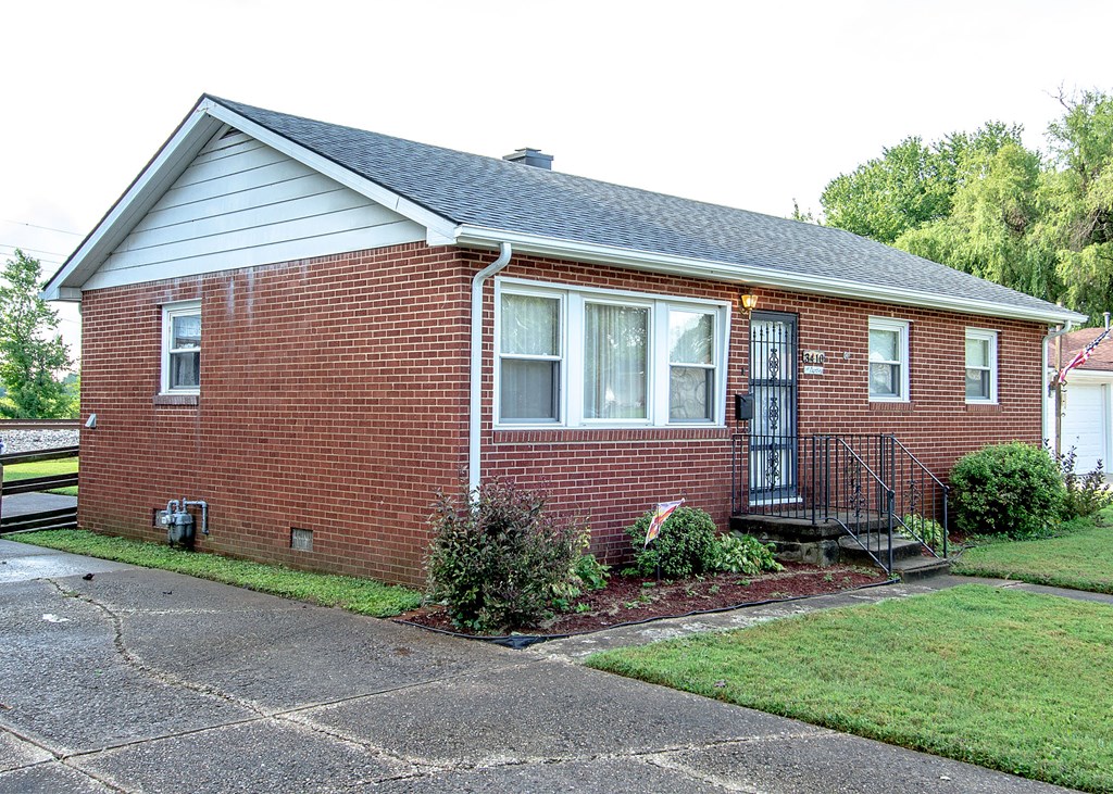 3410 E 10th Street, Owensboro, Kentucky 42303, 3 Bedrooms Bedrooms, ,1 BathroomBathrooms,Single Family Residence,For Sale,E 10th Street,79772