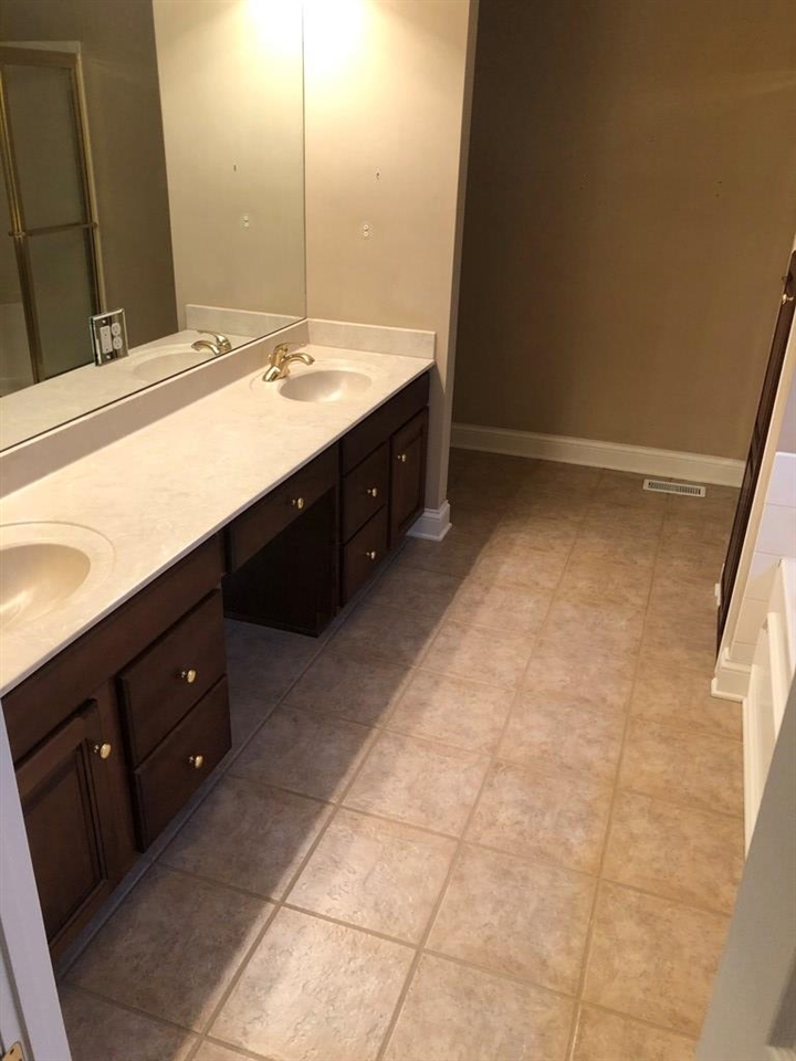 4610 Arborgate Dr, Owensboro, Kentucky 42303, 3 Bedrooms Bedrooms, ,2 BathroomsBathrooms,Single Family Residence,For Sale,Arborgate Dr,80314