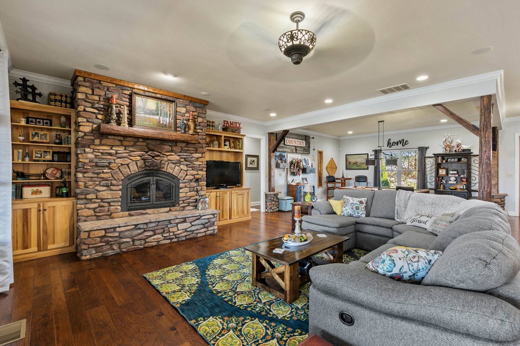 4704 Winkler Road, Philpot, Kentucky 42366, 3 Bedrooms Bedrooms, ,2 BathroomsBathrooms,Single Family Residence,For Sale,Winkler Road,81395