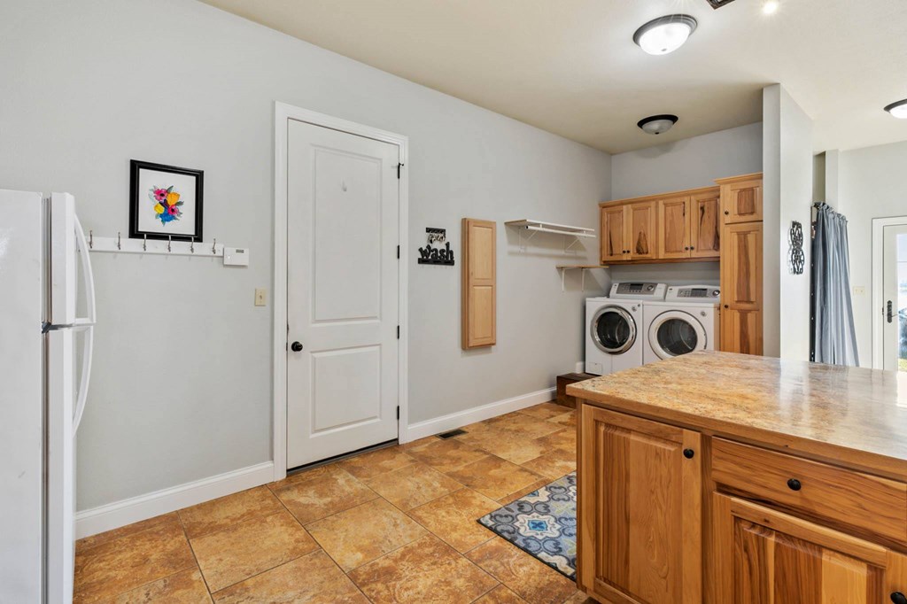 4704 Winkler Road, Philpot, Kentucky 42366, 3 Bedrooms Bedrooms, ,2 BathroomsBathrooms,Single Family Residence,For Sale,Winkler Road,81395