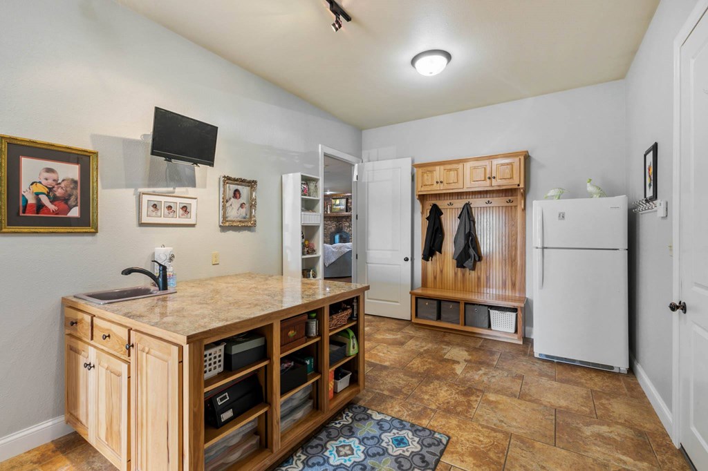 4704 Winkler Road, Philpot, Kentucky 42366, 3 Bedrooms Bedrooms, ,2 BathroomsBathrooms,Single Family Residence,For Sale,Winkler Road,81395