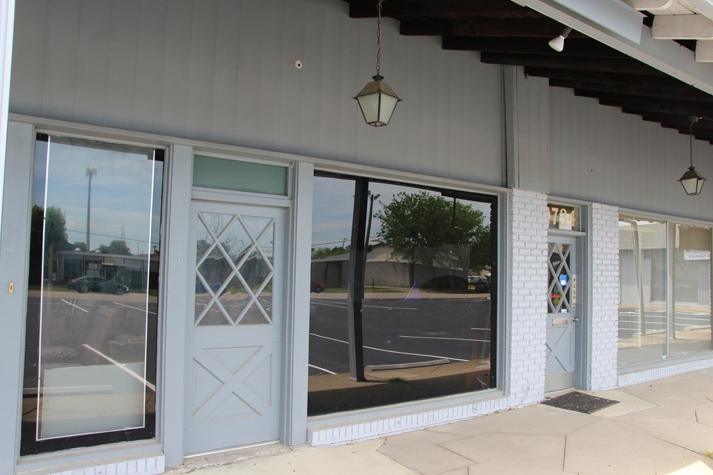 1738 Sweeney St, Owensboro, Kentucky 42303, ,Retail,For Sale,Sweeney St,81537
