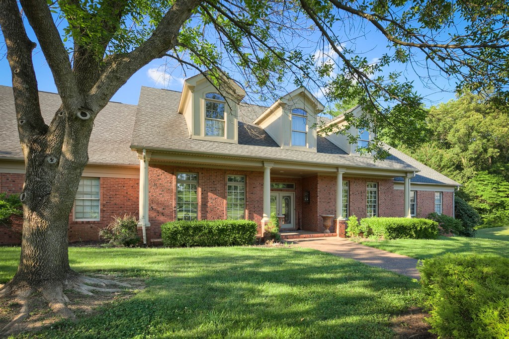 1661 Barclay Avenue, Owensboro, Kentucky 42303, 4 Bedrooms Bedrooms, ,4 BathroomsBathrooms,Single Family Residence,For Sale,Barclay Avenue,81663
