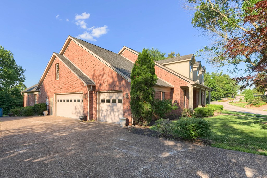 1661 Barclay Avenue, Owensboro, Kentucky 42303, 4 Bedrooms Bedrooms, ,4 BathroomsBathrooms,Single Family Residence,For Sale,Barclay Avenue,81663