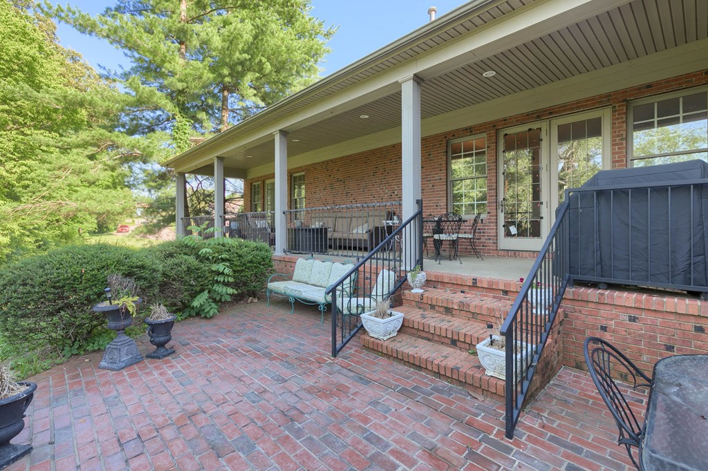 1661 Barclay Avenue, Owensboro, Kentucky 42303, 4 Bedrooms Bedrooms, ,4 BathroomsBathrooms,Single Family Residence,For Sale,Barclay Avenue,81663