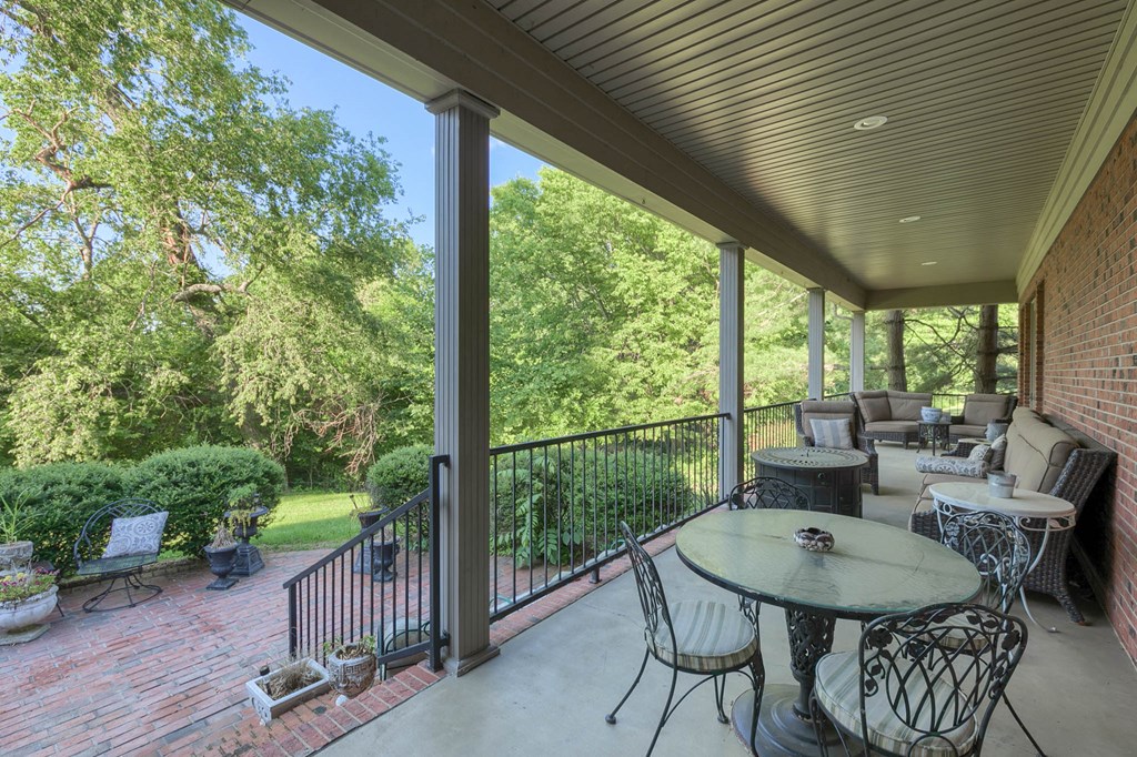 1661 Barclay Avenue, Owensboro, Kentucky 42303, 4 Bedrooms Bedrooms, ,4 BathroomsBathrooms,Single Family Residence,For Sale,Barclay Avenue,81663