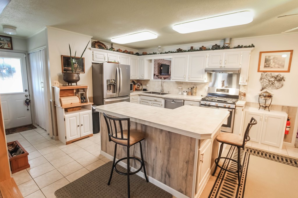 135 HUMMINGBIRD LOOP E., Owensboro, Kentucky 42301, 3 Bedrooms Bedrooms, ,1 BathroomBathrooms,Single Family Residence,For Sale,HUMMINGBIRD LOOP E.,81981