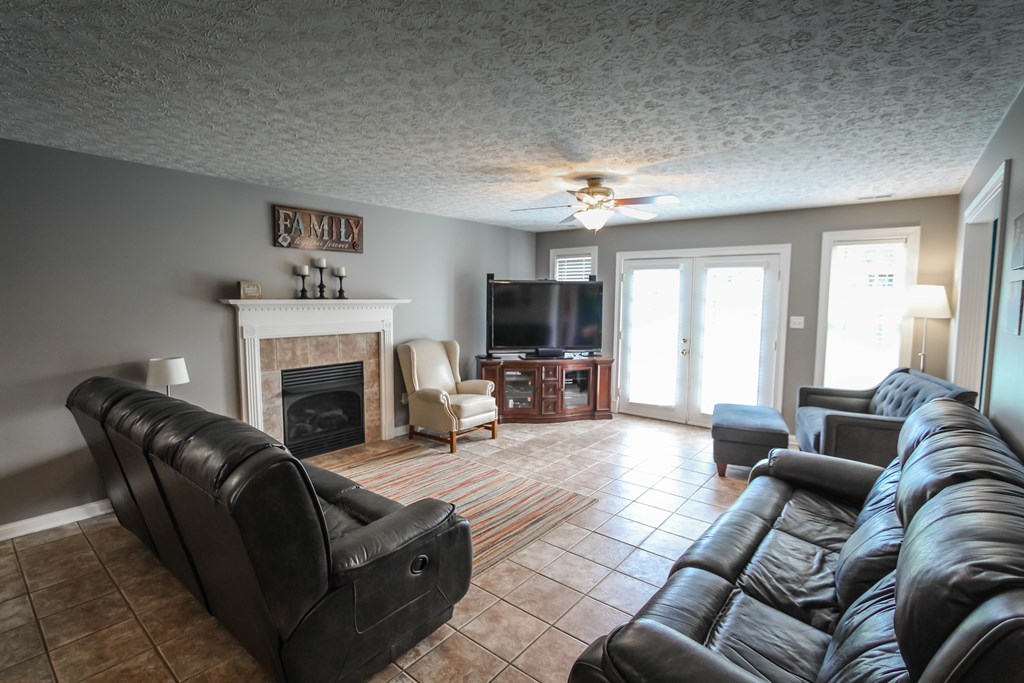 2238 Emerald Ct., Owensboro, Kentucky 42303, 3 Bedrooms Bedrooms, ,2 BathroomsBathrooms,Single Family Residence,For Sale,Emerald Ct.,82389