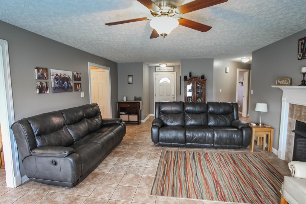 2238 Emerald Ct., Owensboro, Kentucky 42303, 3 Bedrooms Bedrooms, ,2 BathroomsBathrooms,Single Family Residence,For Sale,Emerald Ct.,82389