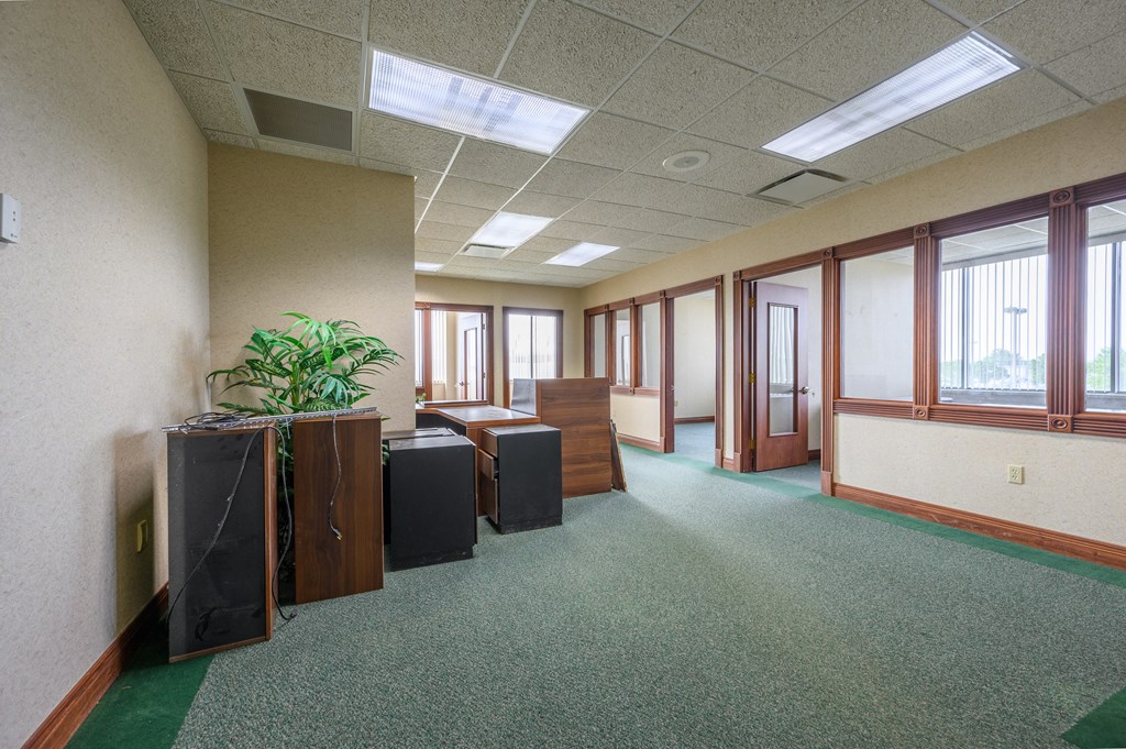 300 Southtown BLVD, Owensboro, Kentucky 42301, ,Business,For Sale,Southtown BLVD,82674