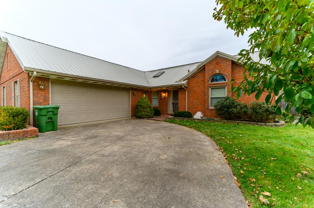 1025 Rogers Court, Owensboro, Kentucky 42303, 3 Bedrooms Bedrooms, ,2 BathroomsBathrooms,Single Family Residence,For Sale,Rogers Court,82982
