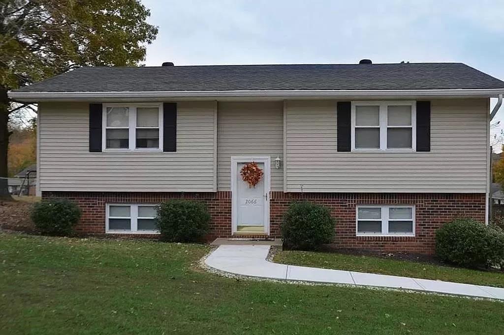 2066 curling dr, Madisonville, Kentucky 42431, 3 Bedrooms Bedrooms, ,2 BathroomsBathrooms,Single Family Residence,For Sale,curling dr,83119