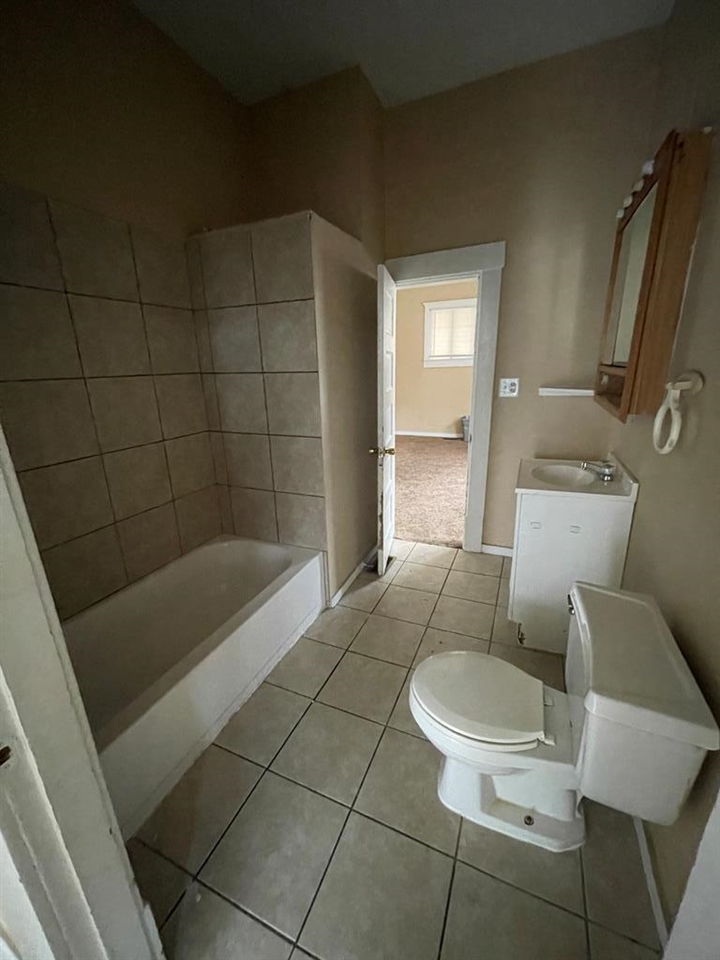 130 West 20th Street, Owensboro, Kentucky 42303, 3 Bedrooms Bedrooms, ,2 BathroomsBathrooms,Single Family Residence,For Sale,West 20th Street,83161