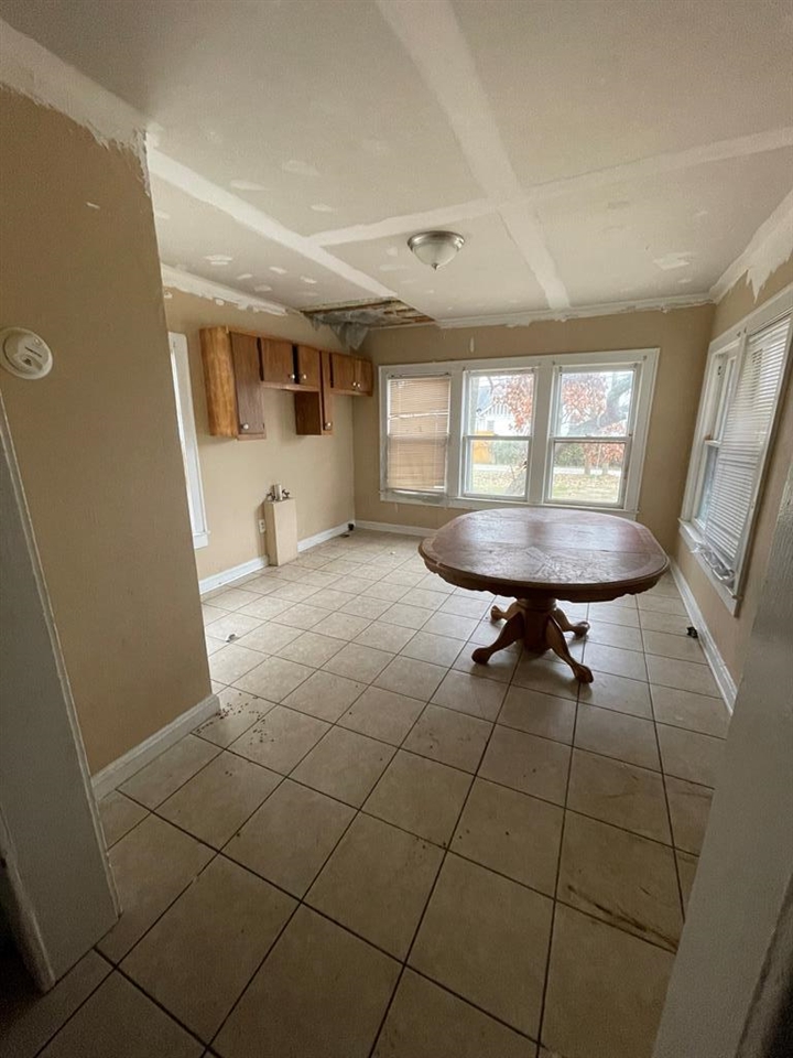 130 West 20th Street, Owensboro, Kentucky 42303, 3 Bedrooms Bedrooms, ,2 BathroomsBathrooms,Single Family Residence,For Sale,West 20th Street,83161