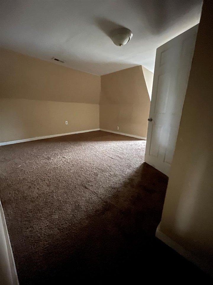 130 West 20th Street, Owensboro, Kentucky 42303, 3 Bedrooms Bedrooms, ,2 BathroomsBathrooms,Single Family Residence,For Sale,West 20th Street,83161