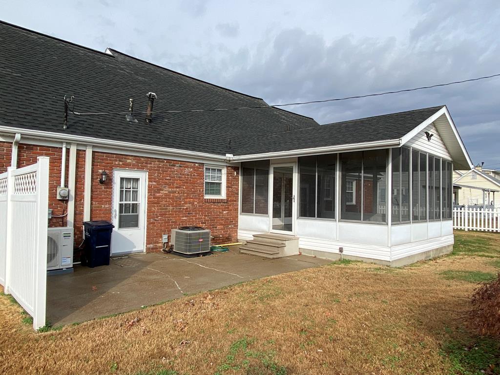 2724 Saint Patrick Dr., Henderson, Kentucky 42420, 4 Bedrooms Bedrooms, ,2 BathroomsBathrooms,Single Family Residence,For Sale,Saint Patrick Dr.,83236