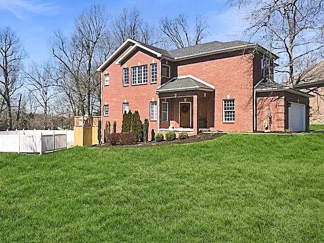131 Huntington Ridge Dr, Madisonville, Kentucky 42431, 3 Bedrooms Bedrooms, ,2 BathroomsBathrooms,Single Family Residence,For Sale,Huntington Ridge Dr,83672