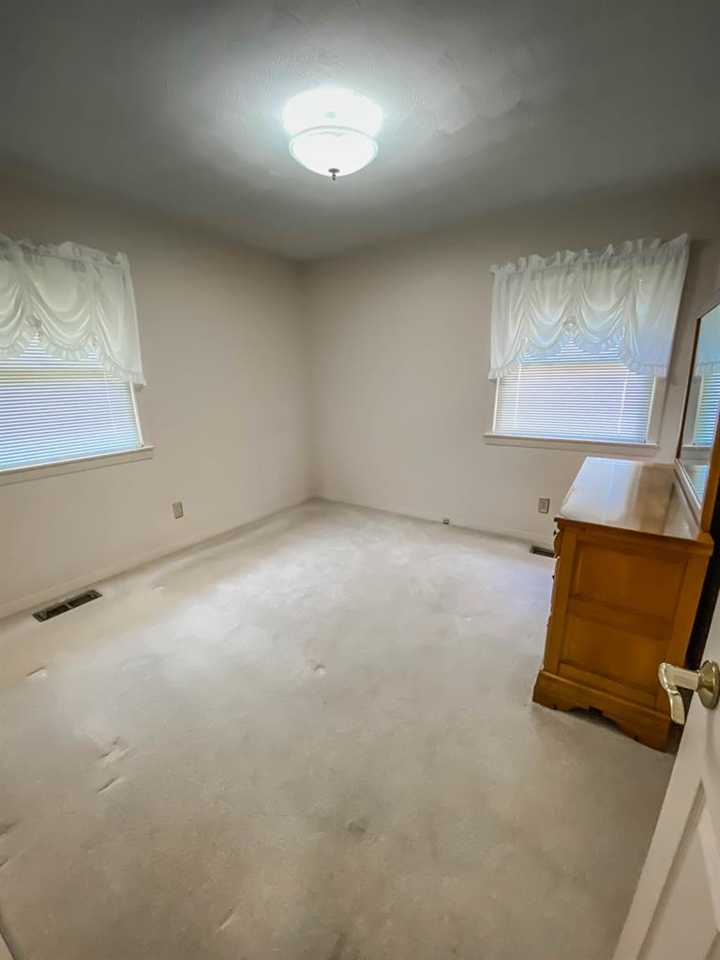 808 Christopher Greenup Dr., Owensboro, Kentucky 42303, 3 Bedrooms Bedrooms, ,1 BathroomBathrooms,Single Family Residence,For Sale,Christopher Greenup Dr.,83688