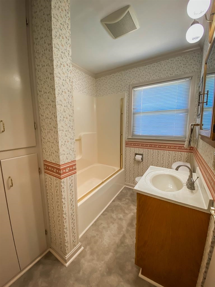 808 Christopher Greenup Dr., Owensboro, Kentucky 42303, 3 Bedrooms Bedrooms, ,1 BathroomBathrooms,Single Family Residence,For Sale,Christopher Greenup Dr.,83688
