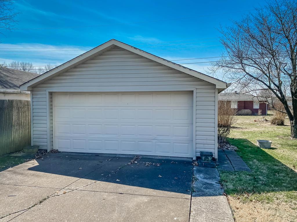 808 Christopher Greenup Dr., Owensboro, Kentucky 42303, 3 Bedrooms Bedrooms, ,1 BathroomBathrooms,Single Family Residence,For Sale,Christopher Greenup Dr.,83688