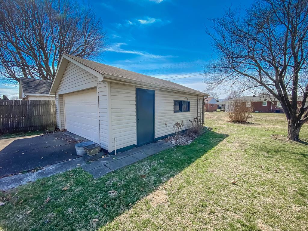 808 Christopher Greenup Dr., Owensboro, Kentucky 42303, 3 Bedrooms Bedrooms, ,1 BathroomBathrooms,Single Family Residence,For Sale,Christopher Greenup Dr.,83688
