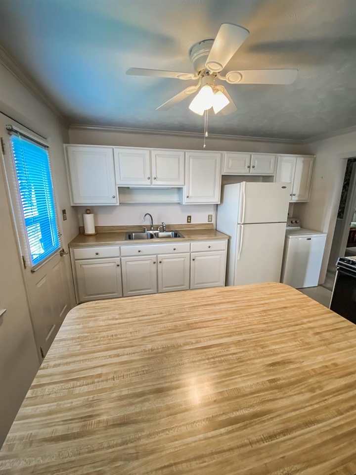 808 Christopher Greenup Dr., Owensboro, Kentucky 42303, 3 Bedrooms Bedrooms, ,1 BathroomBathrooms,Single Family Residence,For Sale,Christopher Greenup Dr.,83688