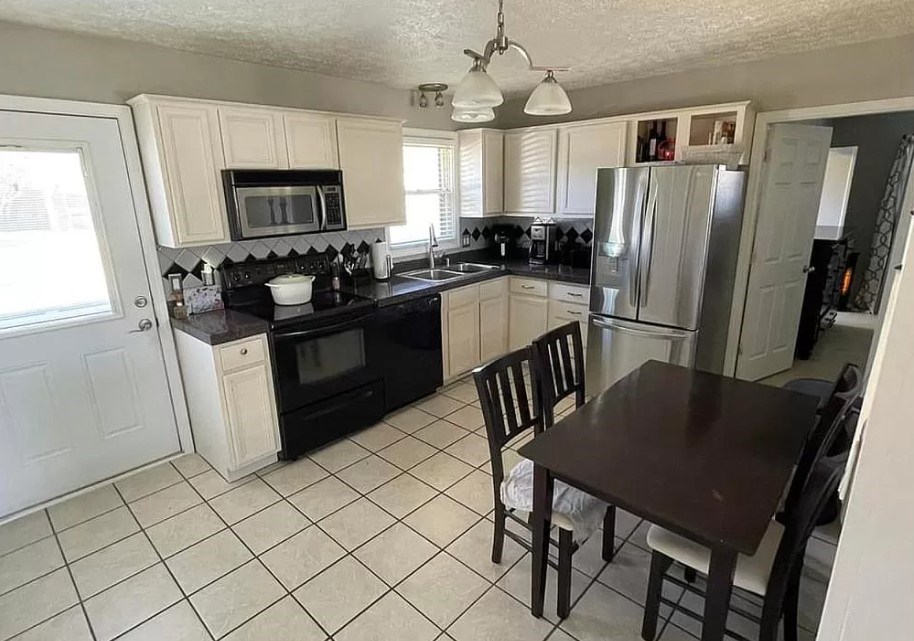 3414 Old Mill Lane, Owensboro, Kentucky 42303, 3 Bedrooms Bedrooms, ,1 BathroomBathrooms,Single Family Residence,For Sale,Old Mill Lane,83963