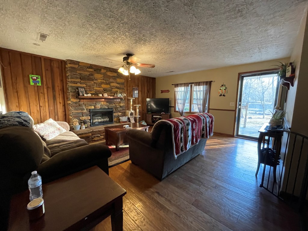 986 Lakeside Green, Maceo, Kentucky 42355, 3 Bedrooms Bedrooms, ,2 BathroomsBathrooms,Single Family Residence,For Sale,Lakeside Green,84012