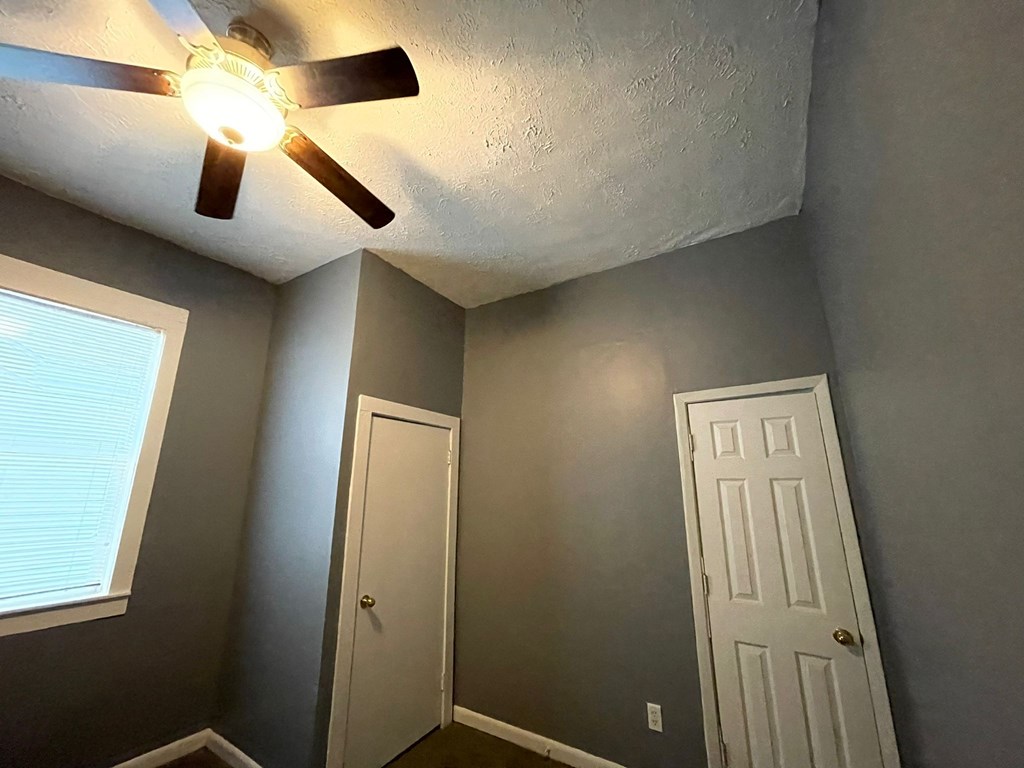 1713 E 17th street, Owensboro, Kentucky 42303, 2 Bedrooms Bedrooms, ,1 BathroomBathrooms,Single Family Residence,For Sale,17th street,84019