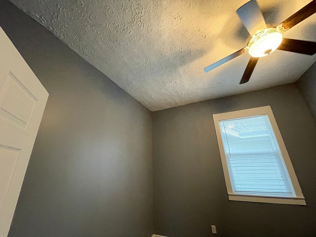 1713 E 17th street, Owensboro, Kentucky 42303, 2 Bedrooms Bedrooms, ,1 BathroomBathrooms,Single Family Residence,For Sale,17th street,84019