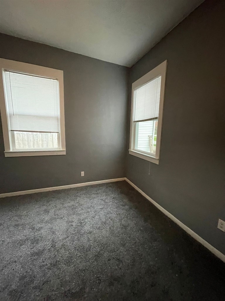1713 E 17th street, Owensboro, Kentucky 42303, 2 Bedrooms Bedrooms, ,1 BathroomBathrooms,Single Family Residence,For Sale,17th street,84019