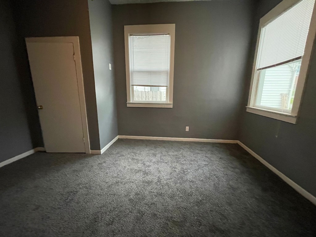 1713 E 17th street, Owensboro, Kentucky 42303, 2 Bedrooms Bedrooms, ,1 BathroomBathrooms,Single Family Residence,For Sale,17th street,84019