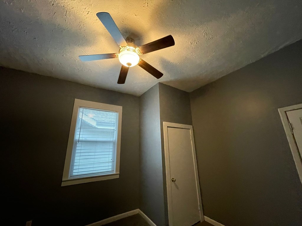 1713 E 17th street, Owensboro, Kentucky 42303, 2 Bedrooms Bedrooms, ,1 BathroomBathrooms,Single Family Residence,For Sale,17th street,84019