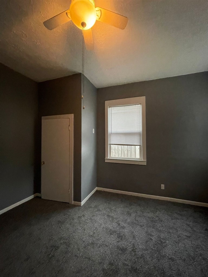 1713 E 17th street, Owensboro, Kentucky 42303, 2 Bedrooms Bedrooms, ,1 BathroomBathrooms,Single Family Residence,For Sale,17th street,84019