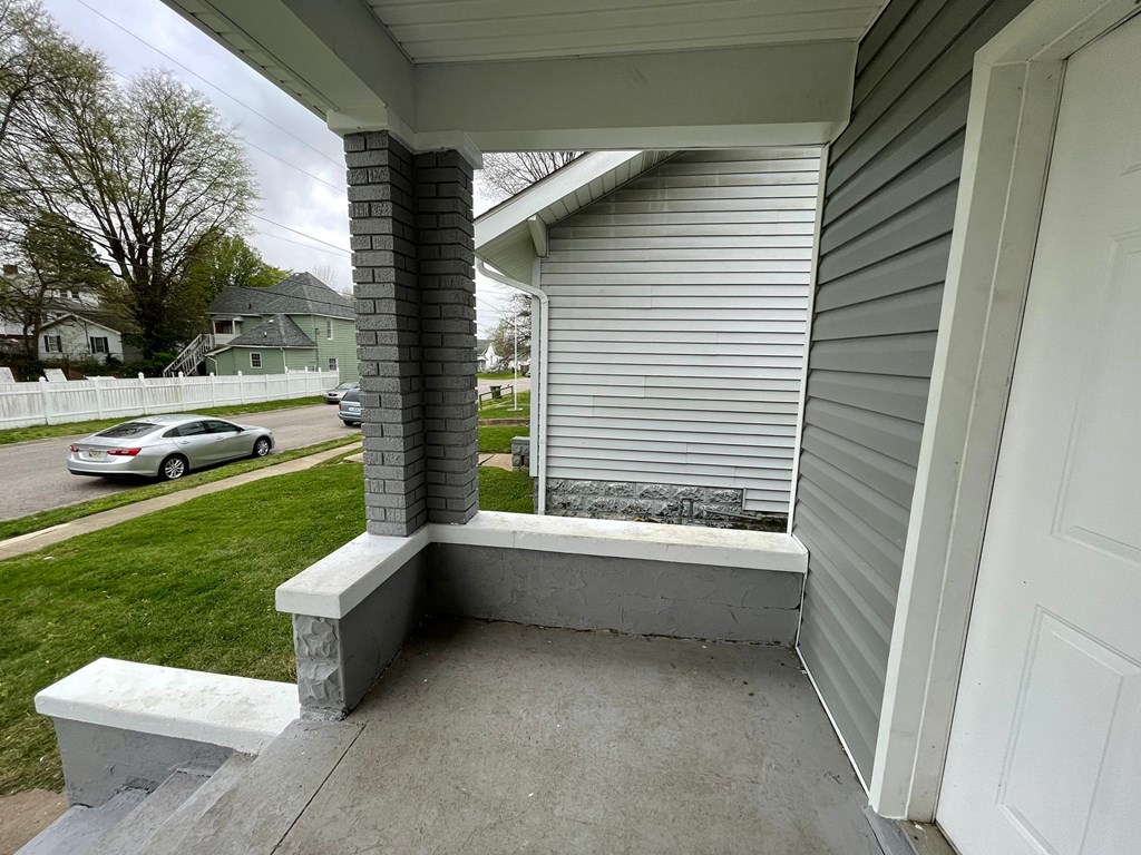 1713 E 17th street, Owensboro, Kentucky 42303, 2 Bedrooms Bedrooms, ,1 BathroomBathrooms,Single Family Residence,For Sale,17th street,84019