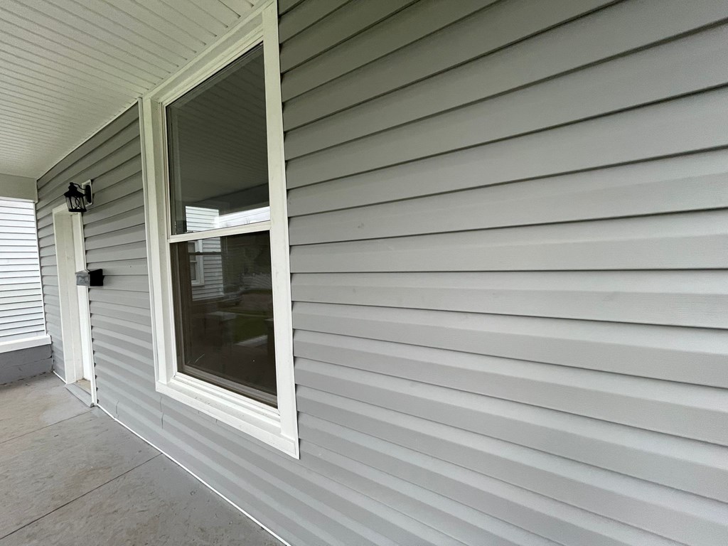 1713 E 17th street, Owensboro, Kentucky 42303, 2 Bedrooms Bedrooms, ,1 BathroomBathrooms,Single Family Residence,For Sale,17th street,84019