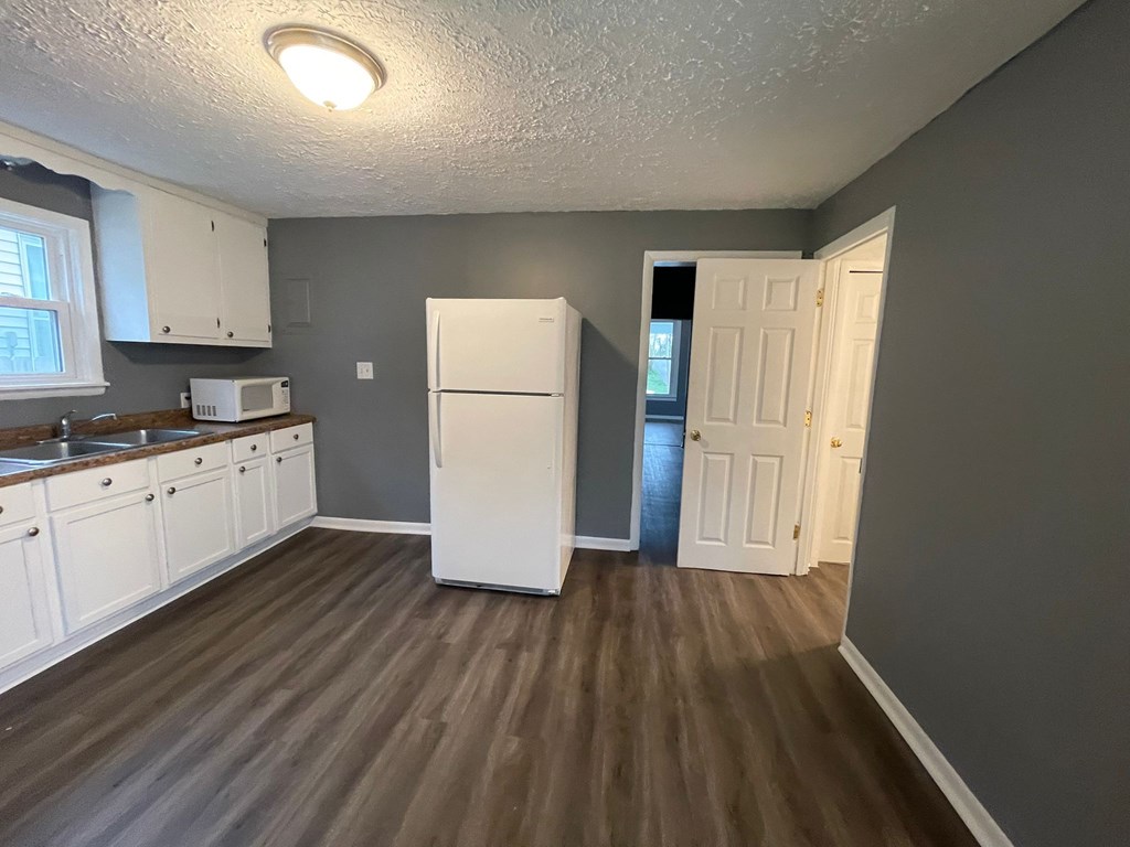 1713 E 17th street, Owensboro, Kentucky 42303, 2 Bedrooms Bedrooms, ,1 BathroomBathrooms,Single Family Residence,For Sale,17th street,84019