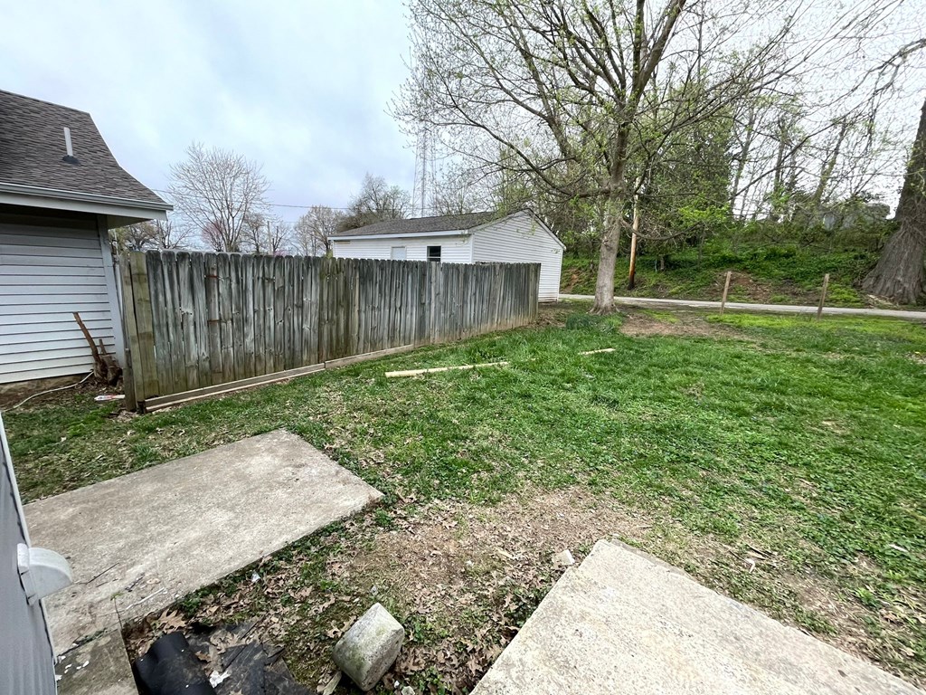 1713 E 17th street, Owensboro, Kentucky 42303, 2 Bedrooms Bedrooms, ,1 BathroomBathrooms,Single Family Residence,For Sale,17th street,84019